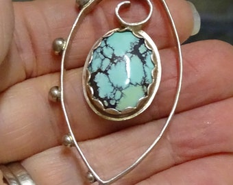 COLGANTE DE TURQUESA TIBETANA Hecho a mano en plata de ley Impresionante pieza única. Hermoso color y patrón 2,5 x 1,1"