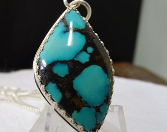 COLGANTE DE TURQUESA TIBETANA Hecho a mano en plata esterlina con cadena de plata esterlina de 18 "Colores magníficos