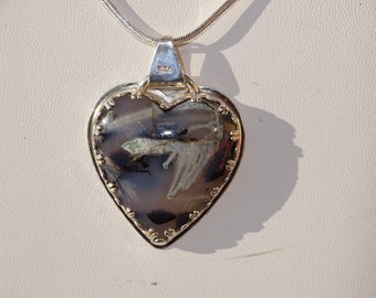 MONTANA Agate HEART PENDANT hecho a mano en plata de ley viene con cadena de plata de ley.  Blanco, negro, gris hermoso patrón