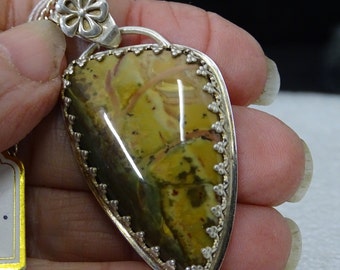 CARRASITE JASPER PENDANT Bisel de plata de ley hecho a mano Ajuste 43.6 x 26.4 mm .  Viene con cadena de plata esterlina de 18"