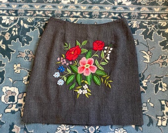 floral embroidered mini skirt (XS-s)