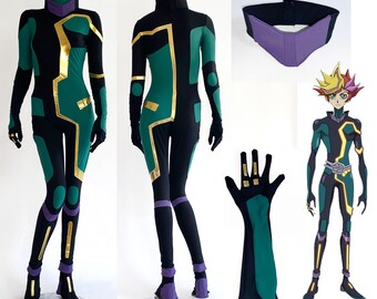 コミコンのスーパーヒーローキャラクターのコスプレ衣装を写真から