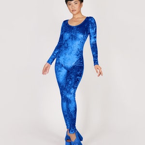Metallic Royal Blau Folierter Crushed Stretch Samt Catsuit Jumpsuit Velour Ganzanzug Bodysuit Lange Ärmel Ganzkörper Ein Stück Größe S, M, L, XL