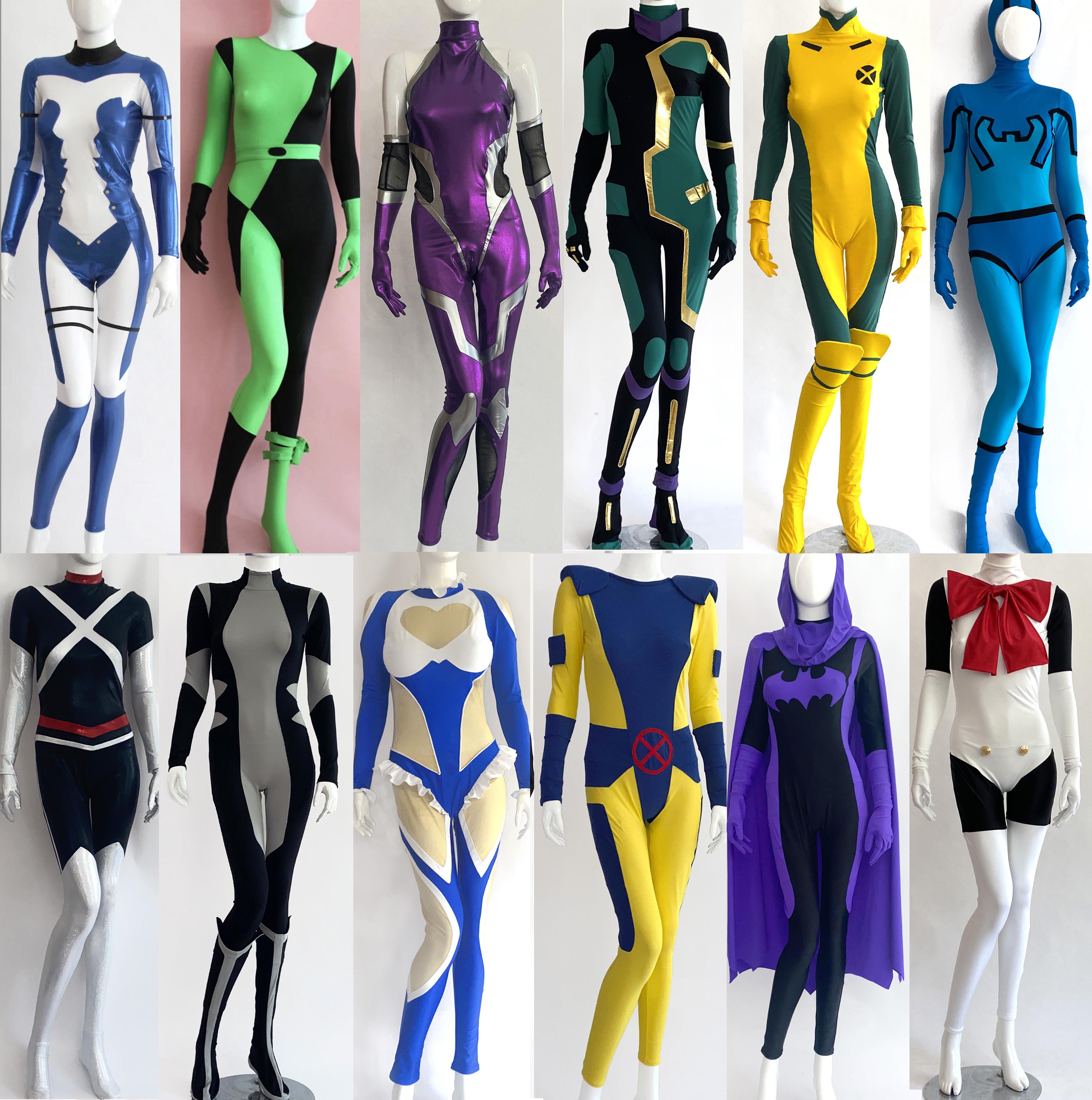 コミコンのスーパーヒーローキャラクターのコスプレ衣装を写真から