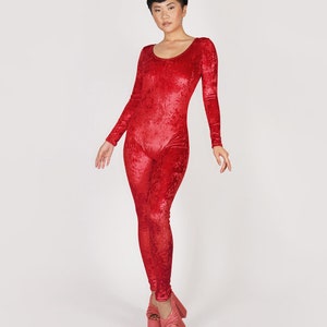 Metallic Rot folierter Crushed Stretch Samt Catsuit Jumpsuit Ganzanzug Bodysuit U-Boot Ausschnitt Ganzkörper Velour Onesie Größe S, M, L