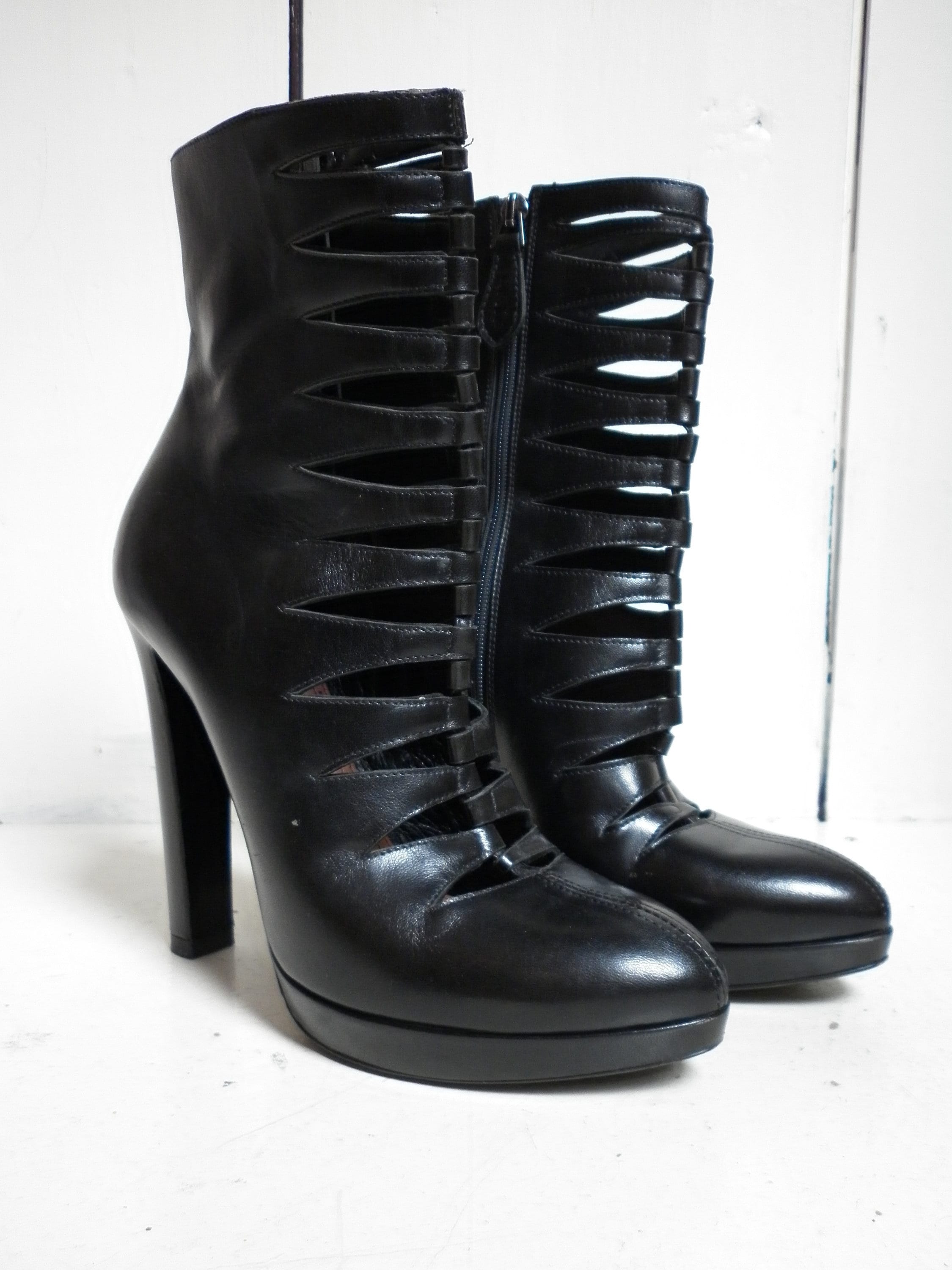 Alaïa Ankle Boots Heels Black Cutout Leather EU 38 / Etsy