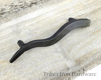 Tirador de hierro forjado para armario de cocina, forjado a mano, de 14 cm de largo y 96 mm, para puerta y cajón, herraje antiguo de estilo rústico para cómoda o aparador.