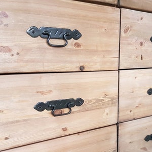 2 maniglie per cassetti in ferro battuto, cassettiera, credenza, credenza da cucina rustica, baule antico, porta, anello forgiato a mano