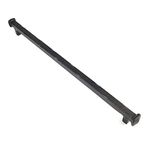 Peut inclure: Poignée de porte en métal noir avec une finition martelée. La poignée mesure environ 30 cm de long.