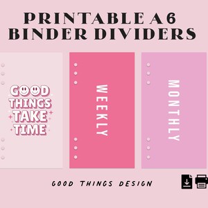 Puede incluir: Divisores de carpeta A6 imprimibles en un esquema de color rosa, blanco y rosa claro. Los divisores tienen el texto "Good Things Take Time", "Weekly" y "Monthly". El texto "Good Things Design" está en la parte inferior de la imagen.