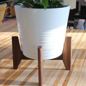 Heavy duty extra wide plant stand, original design canadian made, pot not included