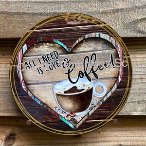 Todo lo que necesito es amor y café, letrero de decoración de granja, letrero de corona, accesorio de corona, suministros para coronas, suministros para manualidades, letrero de metal, corona