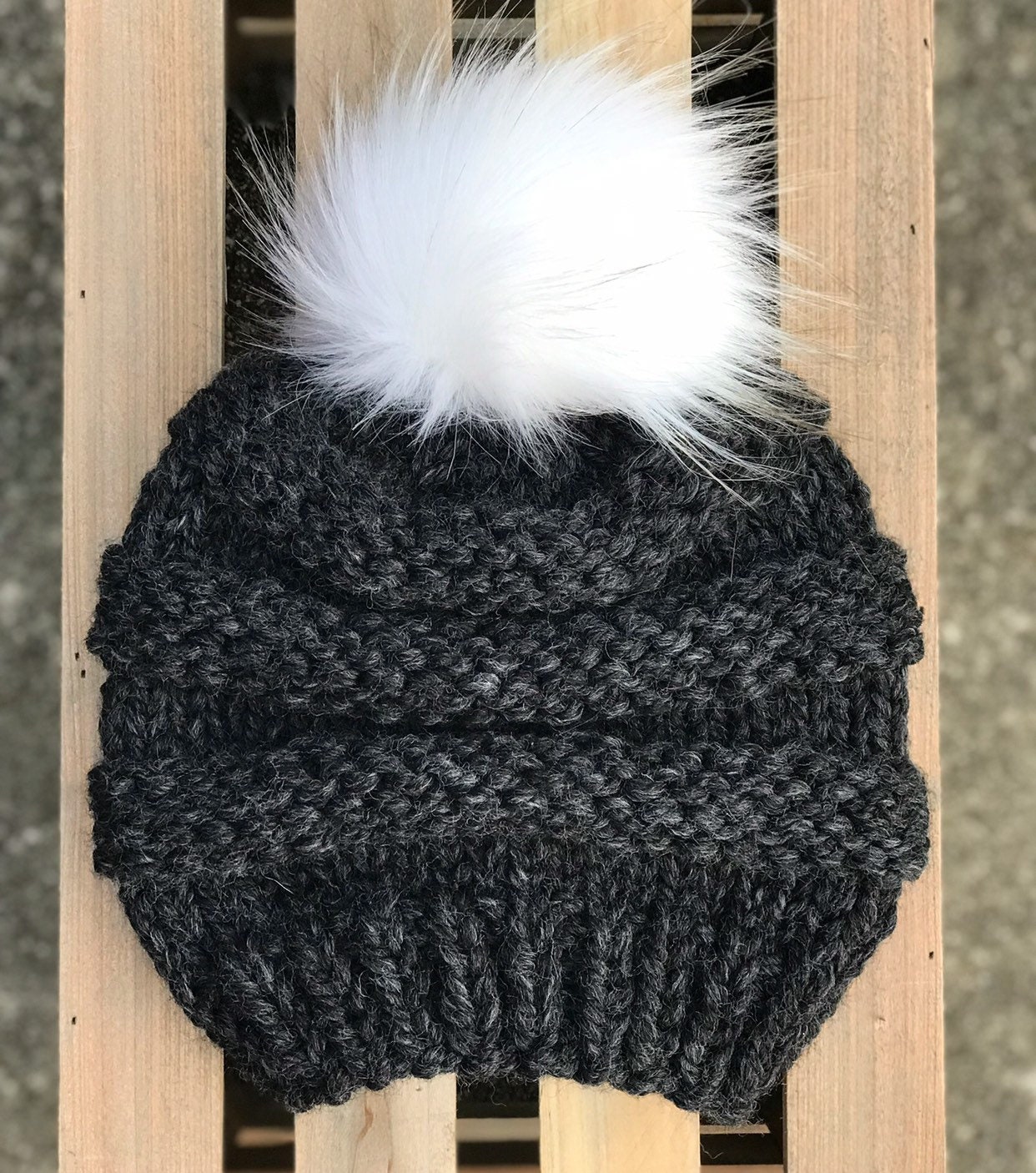 Looks - Pom pom beanies knitted for fall-winter video dress - Pom pom beanies knitted for fall-winter video