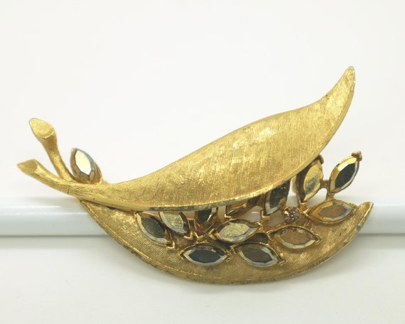 BSK B. Steinberg-Kaslo flower seed pod brooch pin