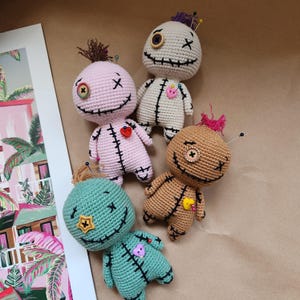 Voodoo-docka Amigurumi Virkmönster, Söt Halloween-leksak (PDF-mönster)