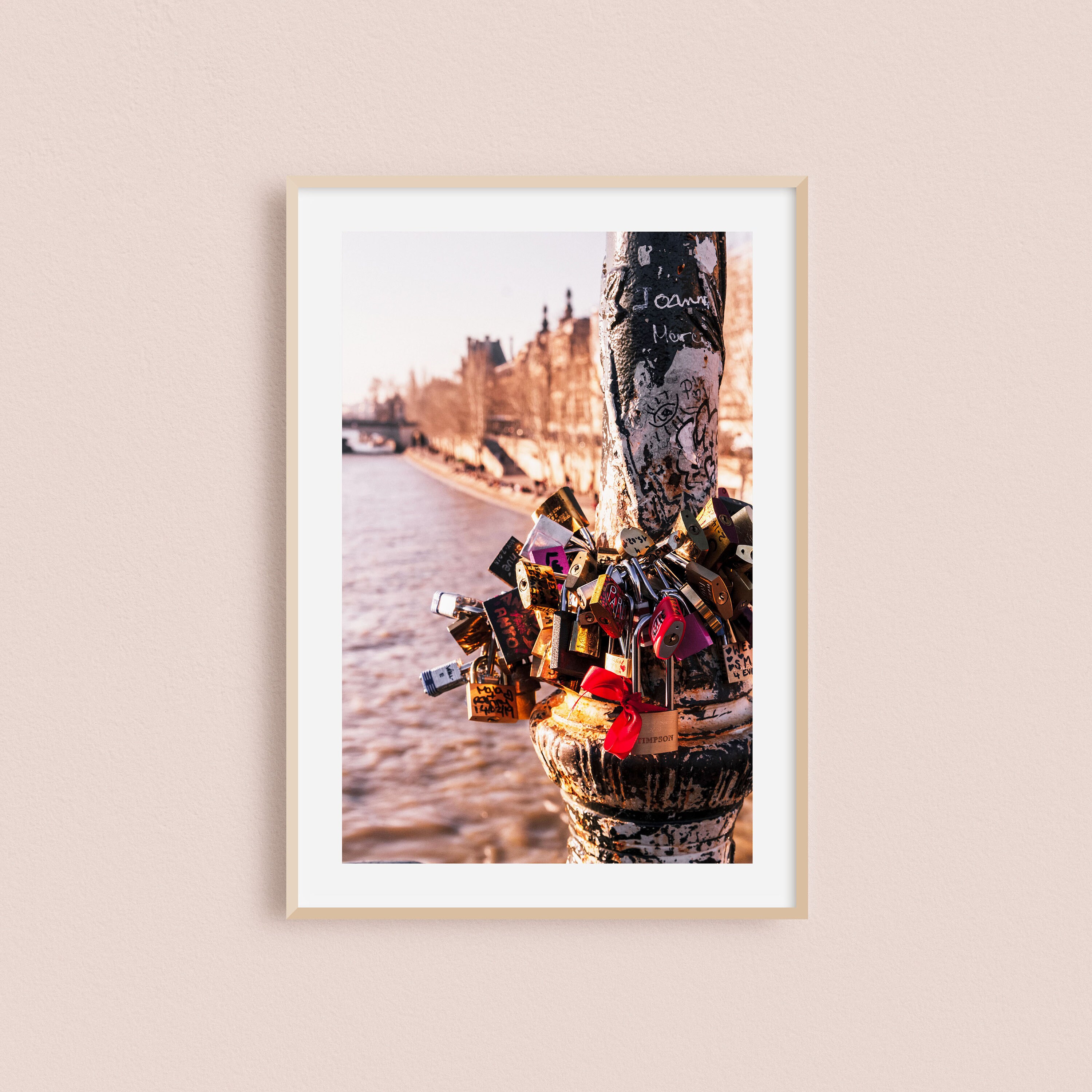 Impression Photo et Toile de Cadenas Parisiens Symbolisant L'amour.