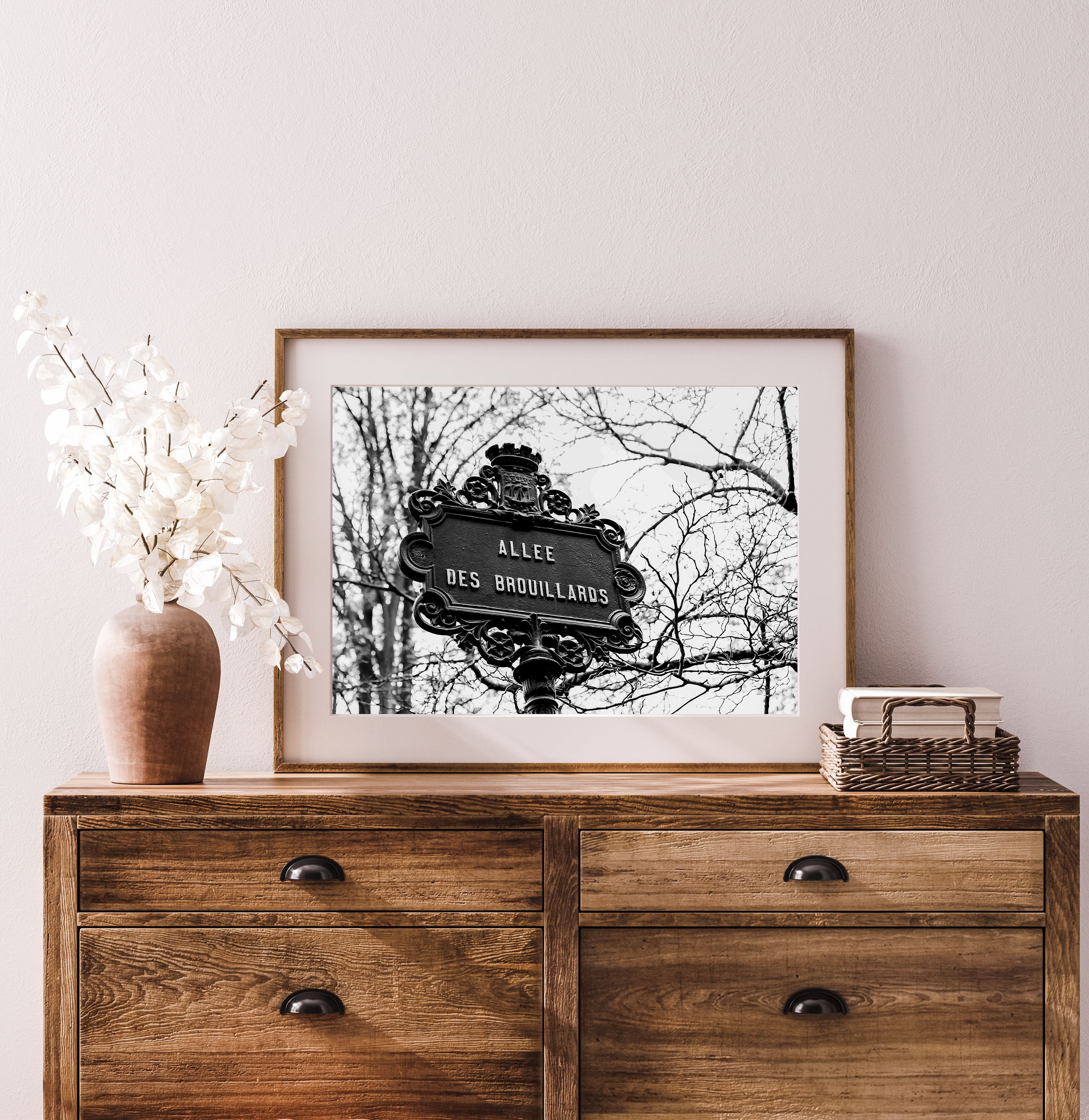 Impression Photo ou Toile en Noir et Blanc d'une Ancienne Plaque Parisienne L'allée Des Brouillards.