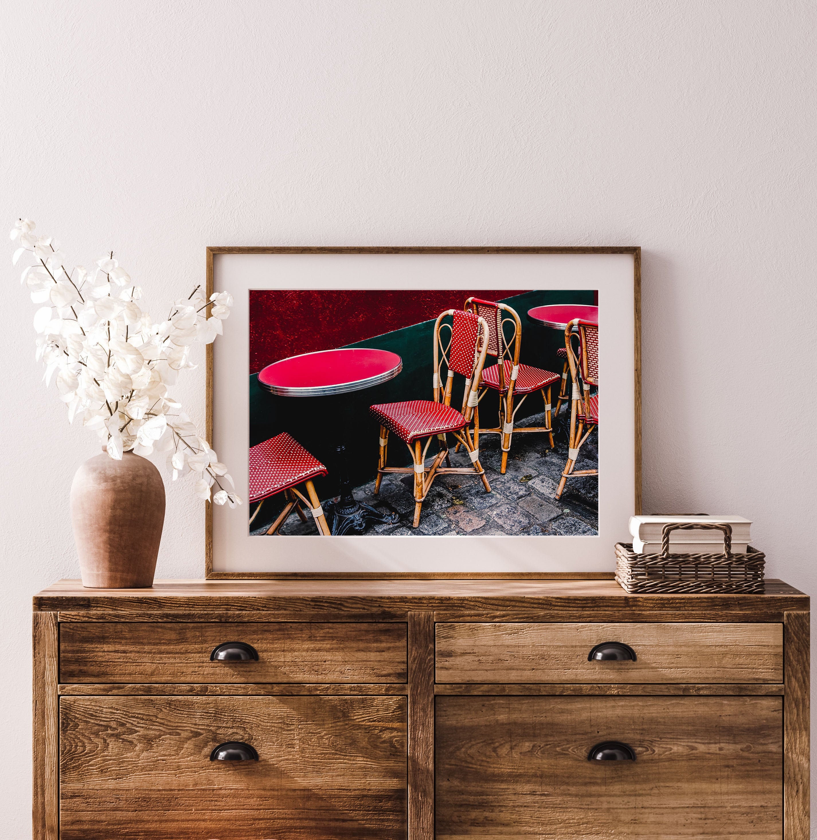 Impression Photo ou Toile de Chaises Rouge d'un Bistrot Parisien