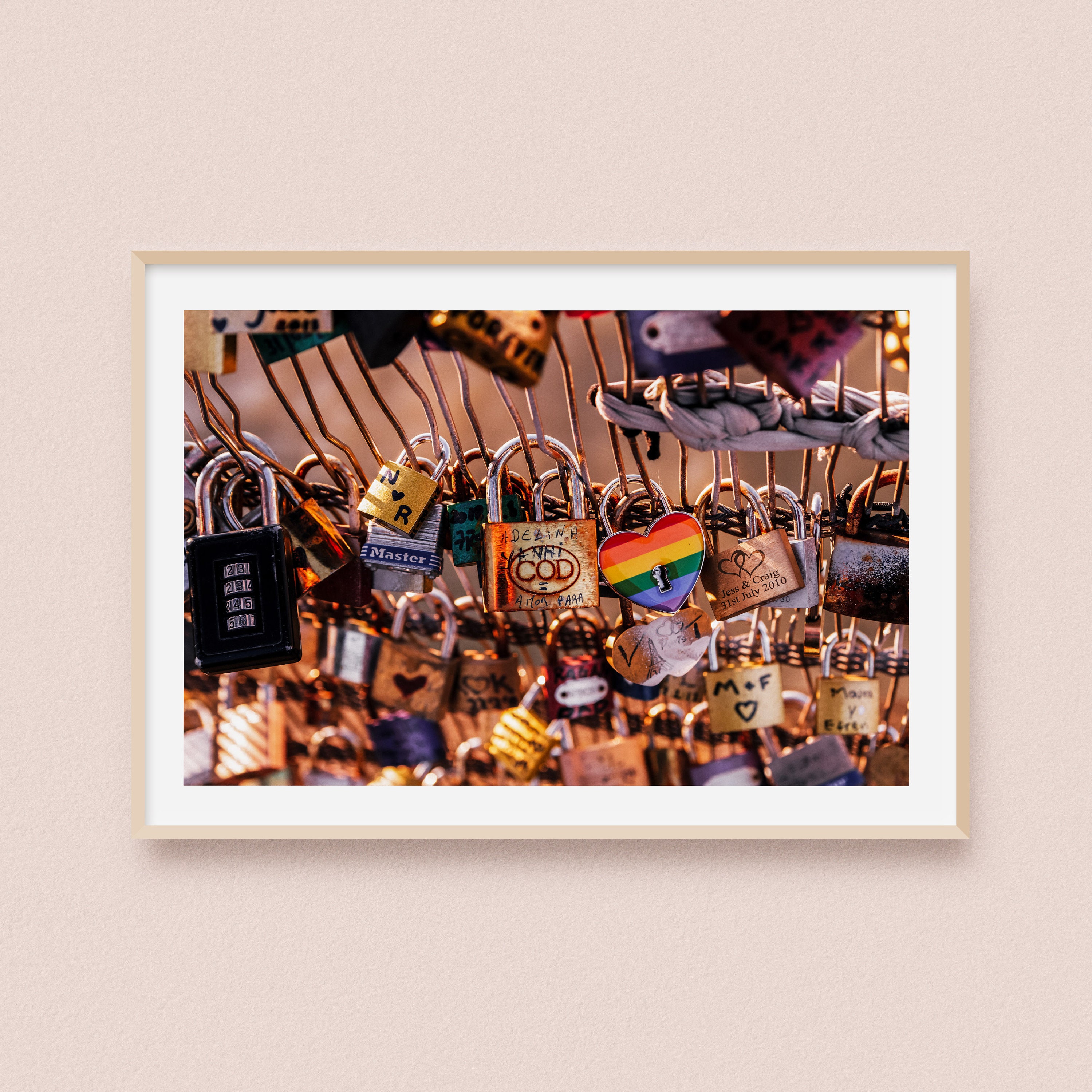 Impression Photo et Toile de Cadenas Parisiens Symbolisant L'amour.