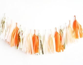 Woodland Tassel Garland - flecos de papel tisú / Oro, Crema, Melocotón, Naranja