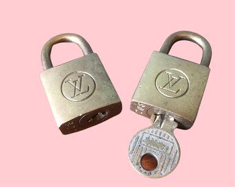 307 #304 Authentic LOUIS VUITTON Lock & NO Key Padlock brass Used  Unpolished LV