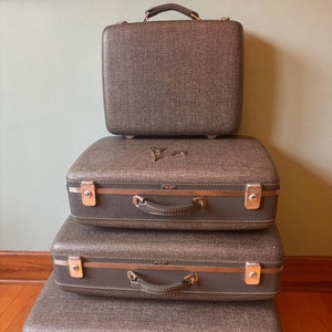 Vintage Retro Mid Century Modern Gray American Tourister 4 Piece Luggage Set, Hardshell Luggage, Keys And Tag