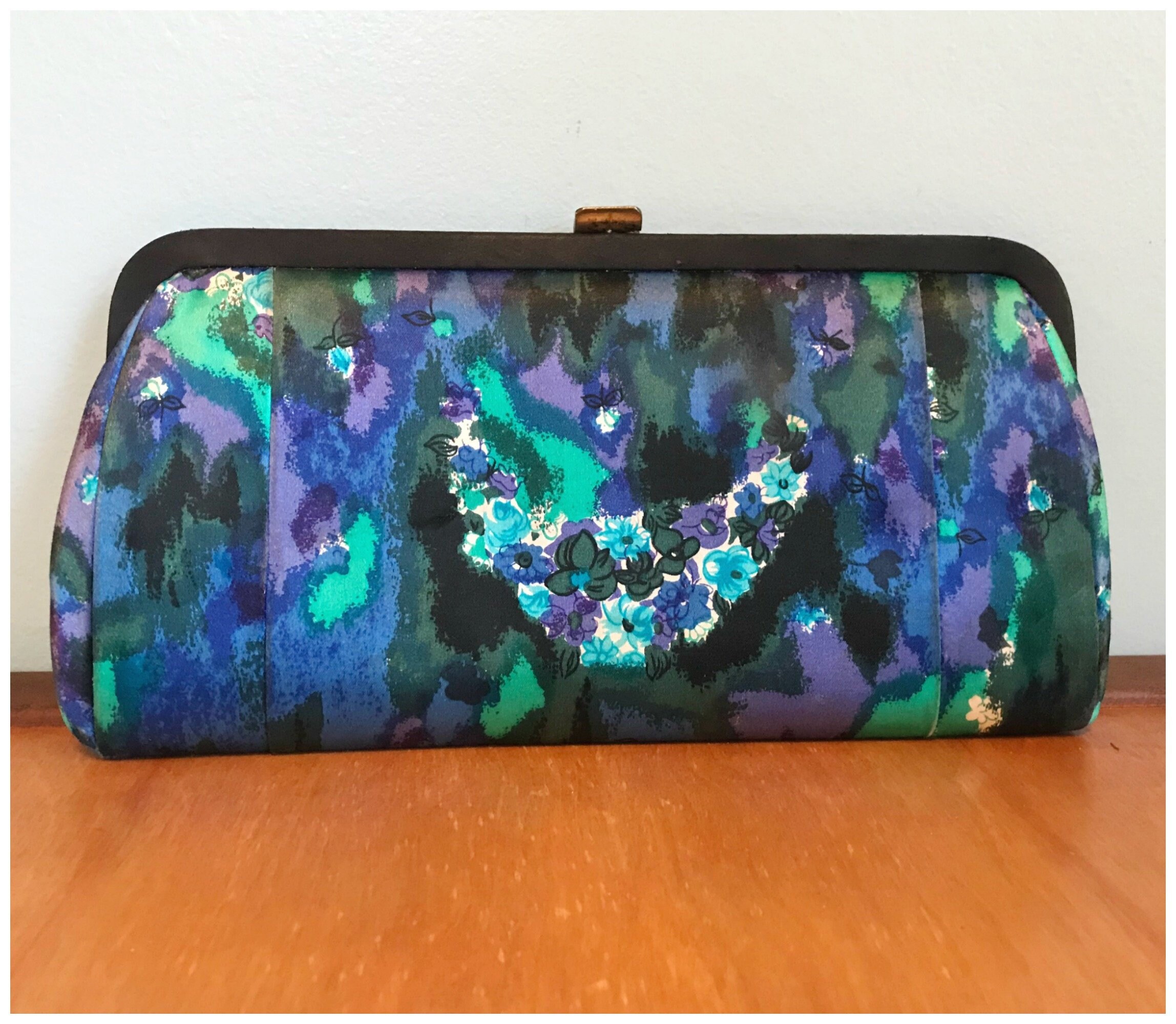 vintage in style purse