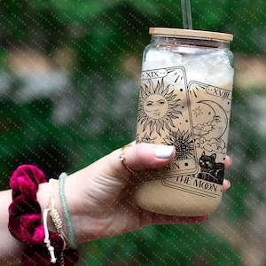 Vaso de vidrio de 16 oz n.° 100152 con la carta del Tarot del Sol y la Luna, tapa de bambú a prueba de derrames, pajita de vidrio, lata de cerveza de vidrio, café helado, batido