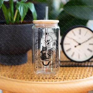 La lata de vidrio de café helado de la carta del tarot amante del gato, taza de café de la carta del tarot, regalo para el amante del café, regalo para ella, lata de vidrio con tapa de bambú y paja
