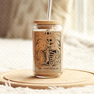 La lata de cristal de café helado de la carta del tarot, taza de café de la carta del tarot, regalo para los amantes del café, regalo para ella, con tapa de bambú y paja
