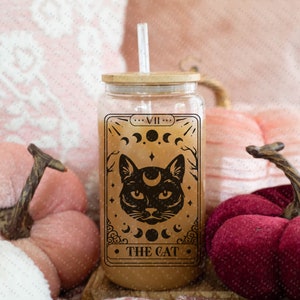 Lata de café helado con carta del tarot de gato, taza de café con carta del tarot, regalo para amantes del café, regalo para ella, con tapa de bambú y pajita