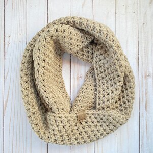 Free shipping,Crochet Infinity,Crochet Scarf,Oatmeal Infinity, Knit Scarf, Knit Infinity Scarf,Bulky Scarf,Chunky Scarf,Oatmeal Scarf