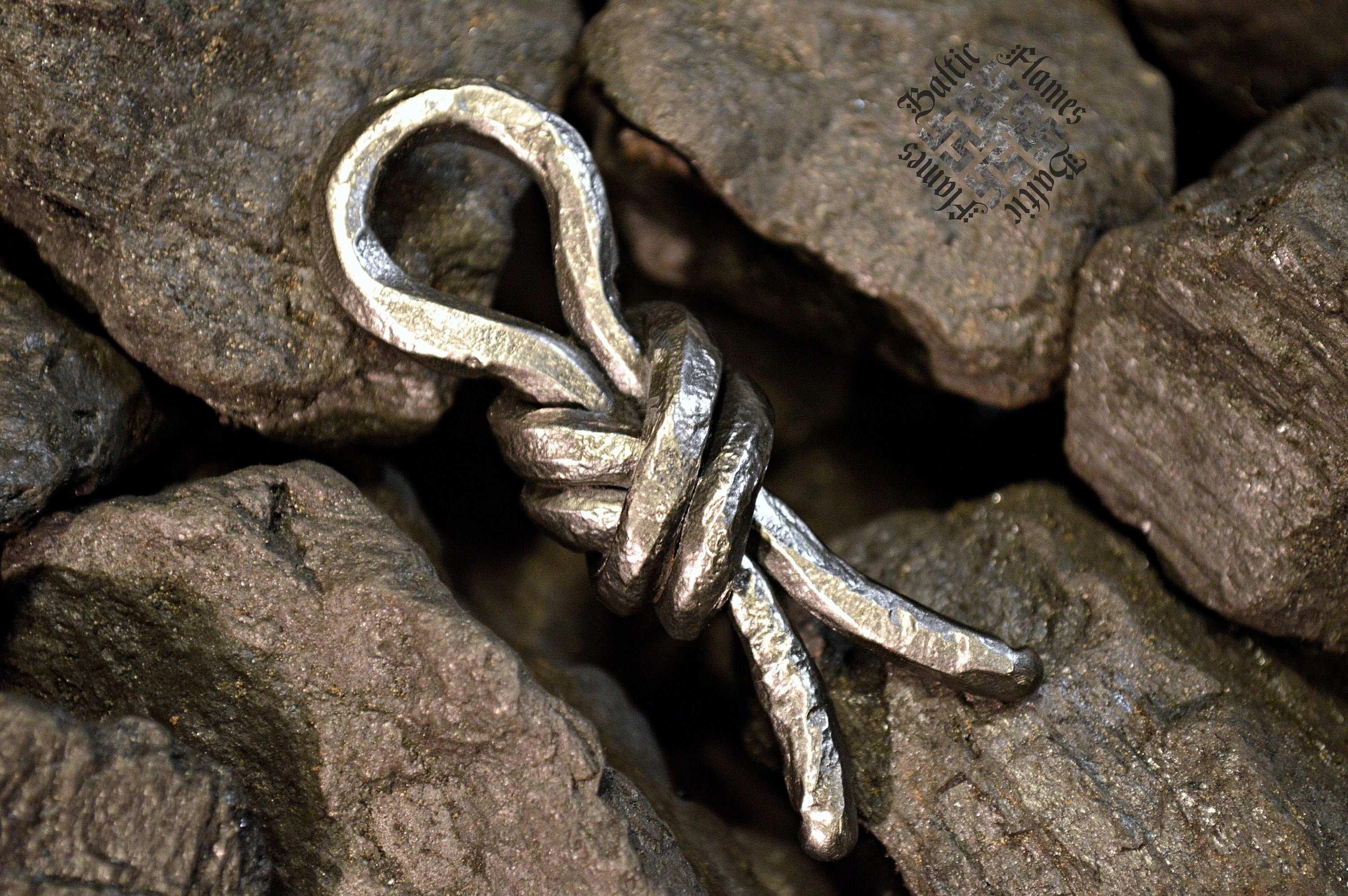 Blacksmith made double knot keychain / Hand / 6th or Etsy