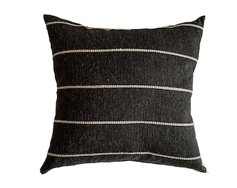 Langes lumbales, schwarzes Streifenkissen, Körperkissen, viele Größen, Studiokissen