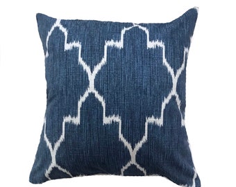 Marineblauer Ikat Kissenbezug, PORTER Dekokissen aus Baumwolle