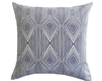Blauer Tribal-Kissenbezug, dunkelblaues Boho Ikat Dekokissen
