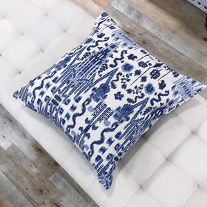 Housse doreiller Navy Ikat, MUMBAI, Housse doreiller Blue Ikat, Oreiller tribal, Oreillers Boho, Euro Sham, Lombaire, Oreillers Boho, Oreillers Navy image 3