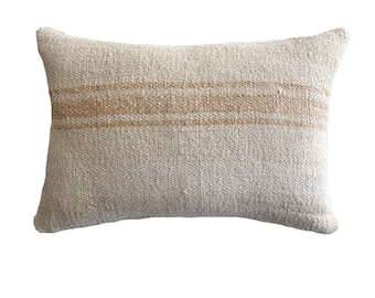 Antikes Lendenkissen aus Getreidesack mit karamellfarbenen Streifen (14x20)