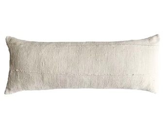 Lendenkissen aus weißem Schlammstoff, Rückseite aus Leinen