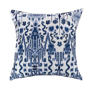 Housse doreiller Navy Ikat, MUMBAI, Housse doreiller Blue Ikat, Oreiller tribal, Oreillers Boho, Euro Sham, Lombaire, Oreillers Boho, Oreillers Navy image 1