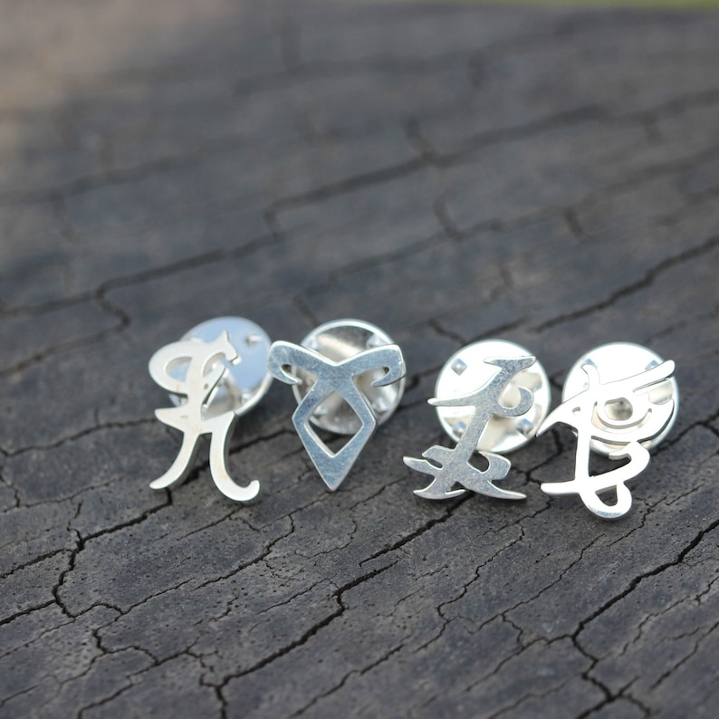 925 silver Angelic Power Rune brooch,Parabatai Rune brooch,Healing runes brooch,iratze Rune brooch,Iratze Rune brooch,parabatai rune jewelry