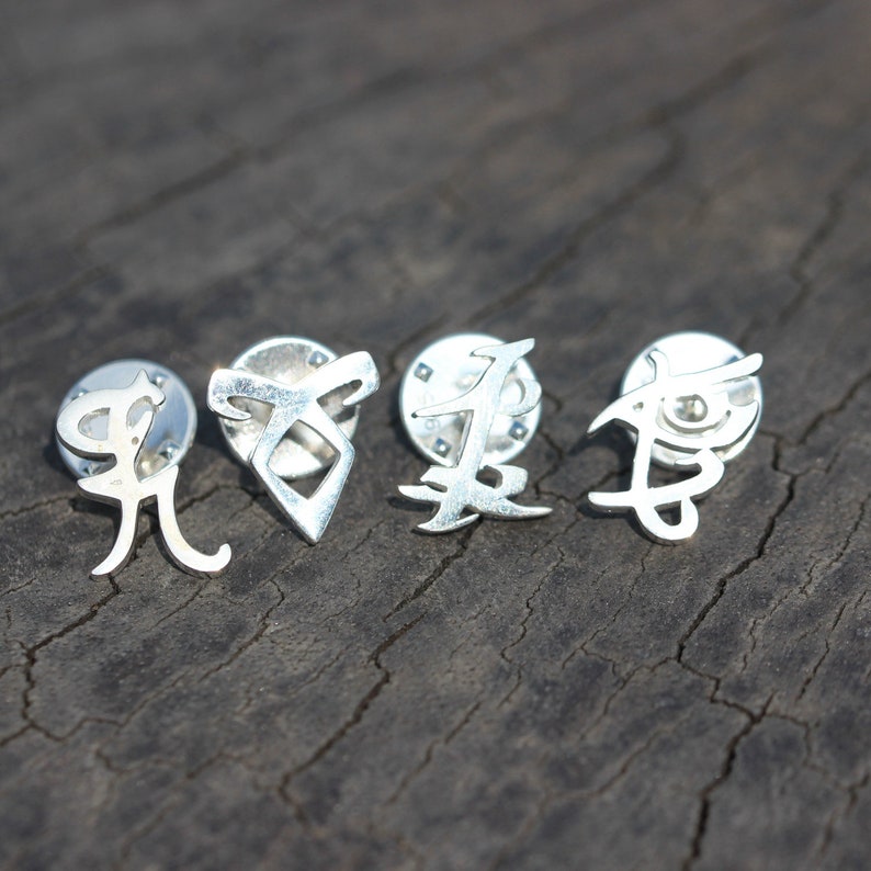 925 silver Angelic Power Rune brooch,Parabatai Rune brooch,Healing runes brooch,iratze Rune brooch,Iratze Rune brooch,parabatai rune jewelry