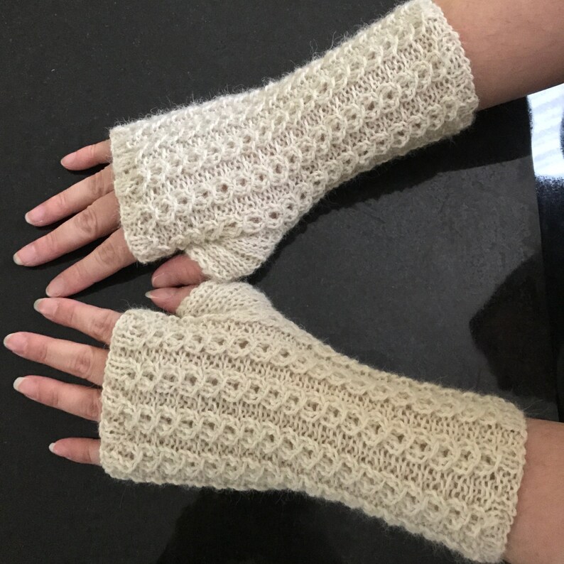 beautiful fingerless gloves