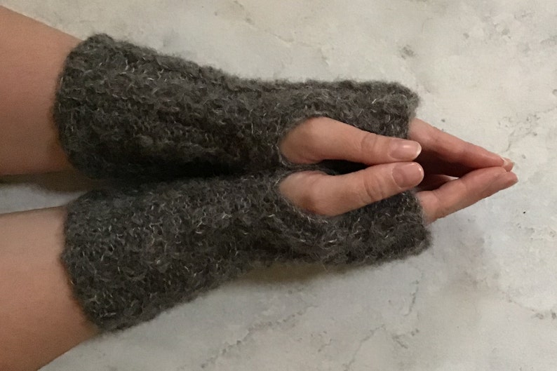 Met alpaca silk gebreide zachte en warme vingerloze handschoenen met een mooi fantasiepatroon afbeelding 2