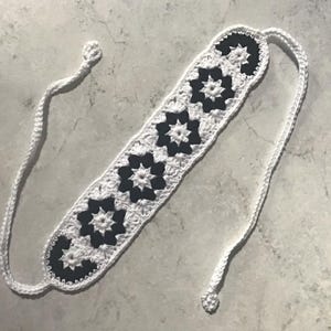 Crochet headband with granny squares in black and white