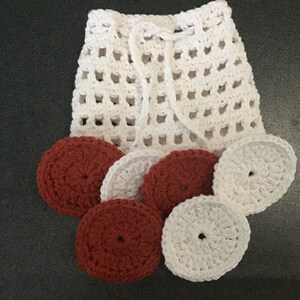 Gommages pour le visage réutilisables avec sac de lavage, fabriqués à 100 % en coton recyclé. image 1