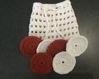 Reusable face scrubbies with wash bag, made with 100% recycled cotton.