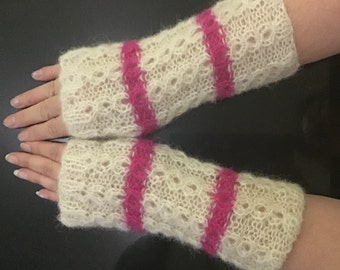 Avec de la soie d’alpaga tricotée, des gants sans doigts doux et chauds avec un motif fantaisie élégant.