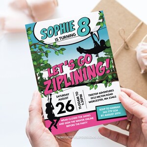 Puede incluir: Una invitación de cumpleaños rosa y azul para un octavo cumpleaños con el texto "Sophie 8 is turning" y "Let's go ziplining!" La invitación incluye detalles para una fiesta de tirolesa el sábado 26 de agosto de 11:00 AM a 1:30 PM en Treetop Adventures, 1923 Milton Road, Worcester, MA 23462. RSVP a Hannah al 343 779 1334 antes del 20 de agosto.