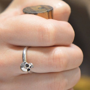 Small skull ring. Sterling silver band. Sterling midi ring. Pinkie band men. Skull ring women. Tiny skull band. Rock n roll pinky ring.